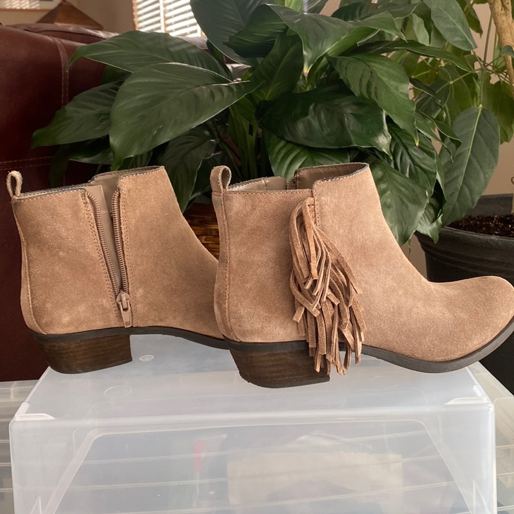 Cute suede fringed boots